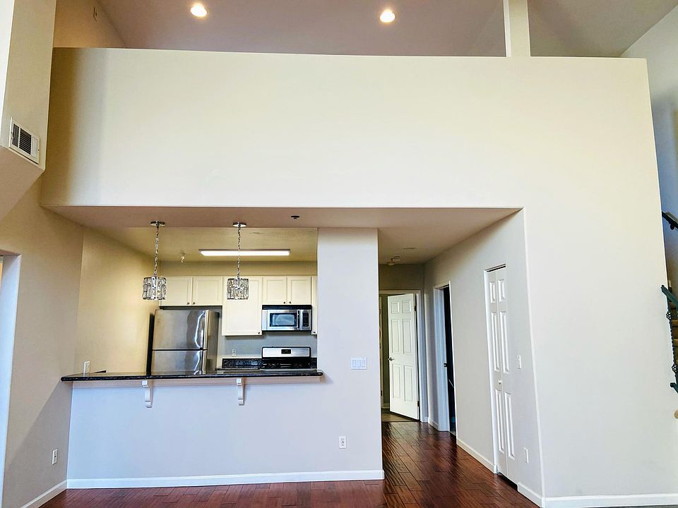 1st image of 1049 S Hobart Blvd #402