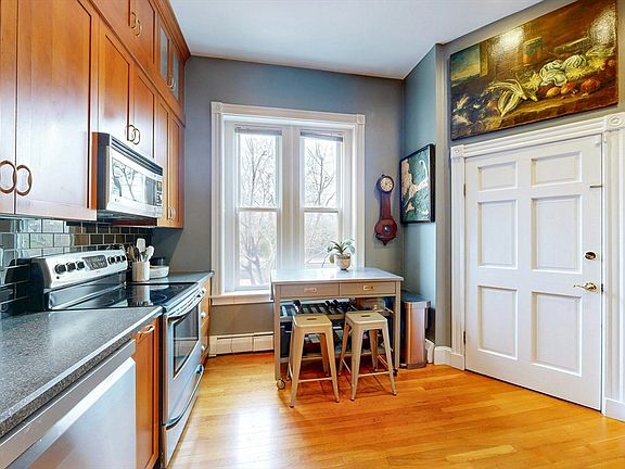 3rd image of 25 Fort Ave #1