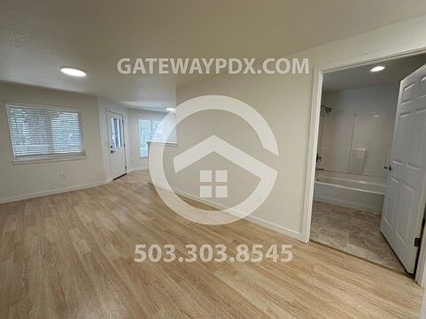 5th image of 13020 SE Foster Rd #10