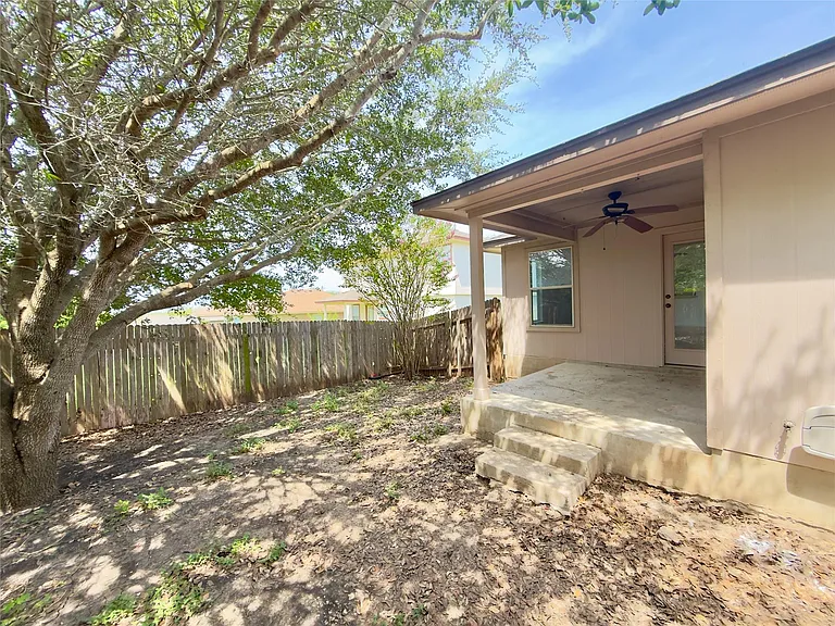 339 Oxford Dr — Photo 12