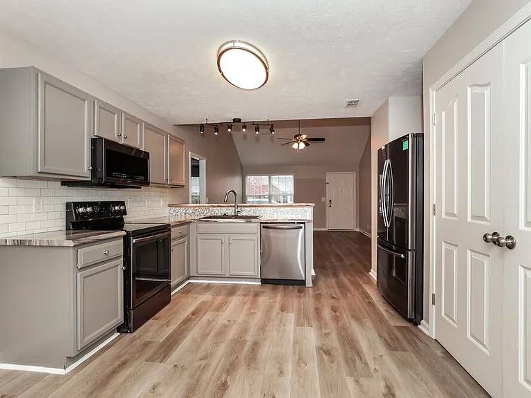 1514 Killarney Dr — Photo 9