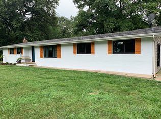 11567 Old Lake Rd, Benton, IL 62812