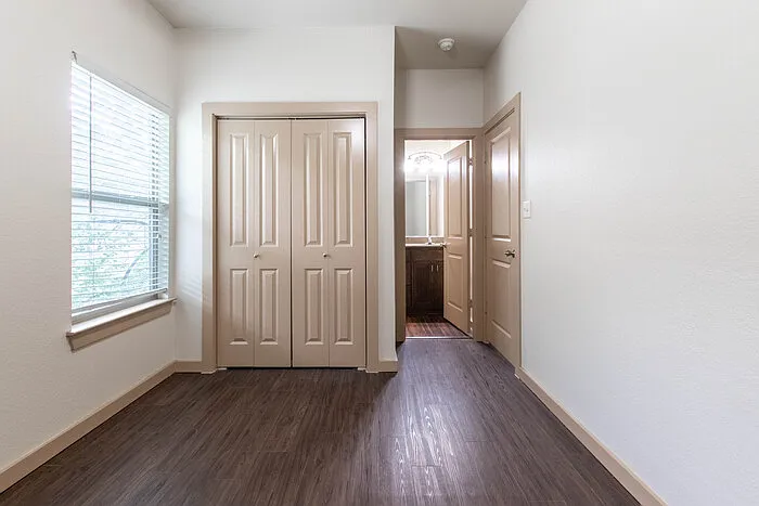621 Bernard St #12 — Photo 6