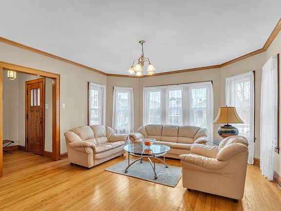 3rd image of 5527 W Cornelia Ave