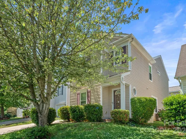 5009 Snowdrop Dr, Charlotte, NC 28215