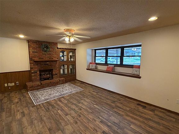 3rd image of 808 N Burns St