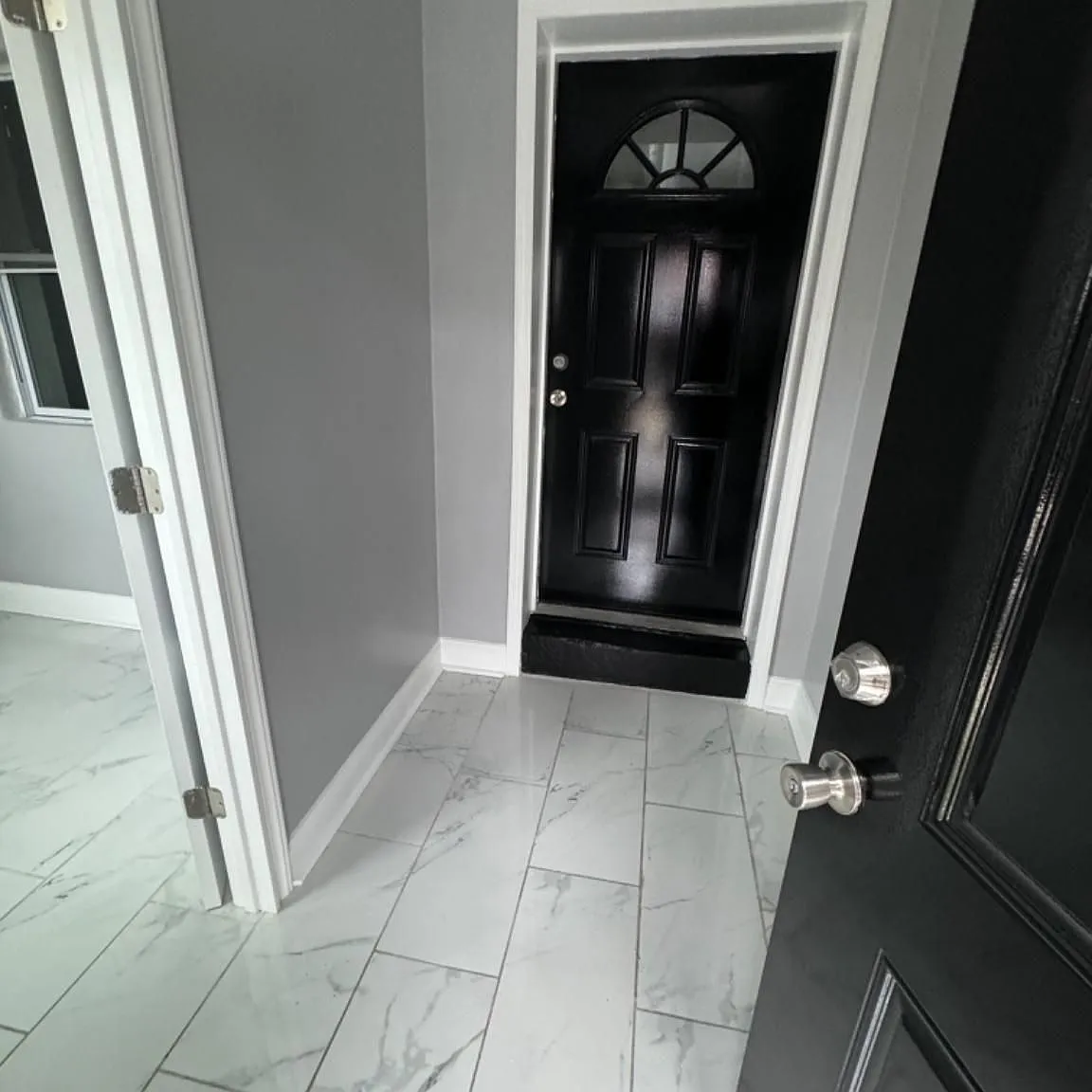 3 bed, 1.0 bath, 960 sqft, $1,800 — Photo 2