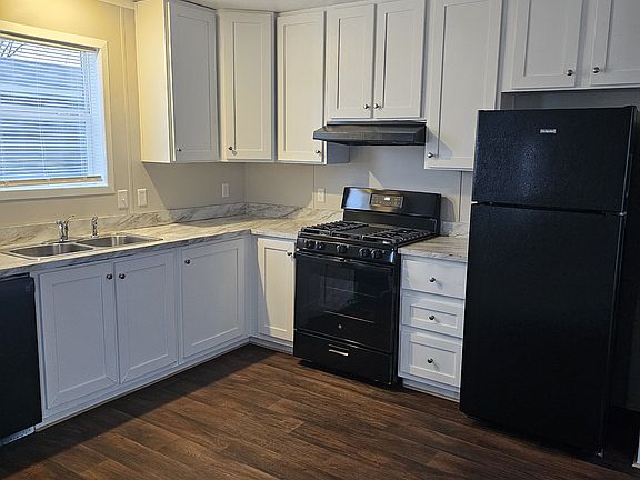 3rd image of 403 Plum St #403