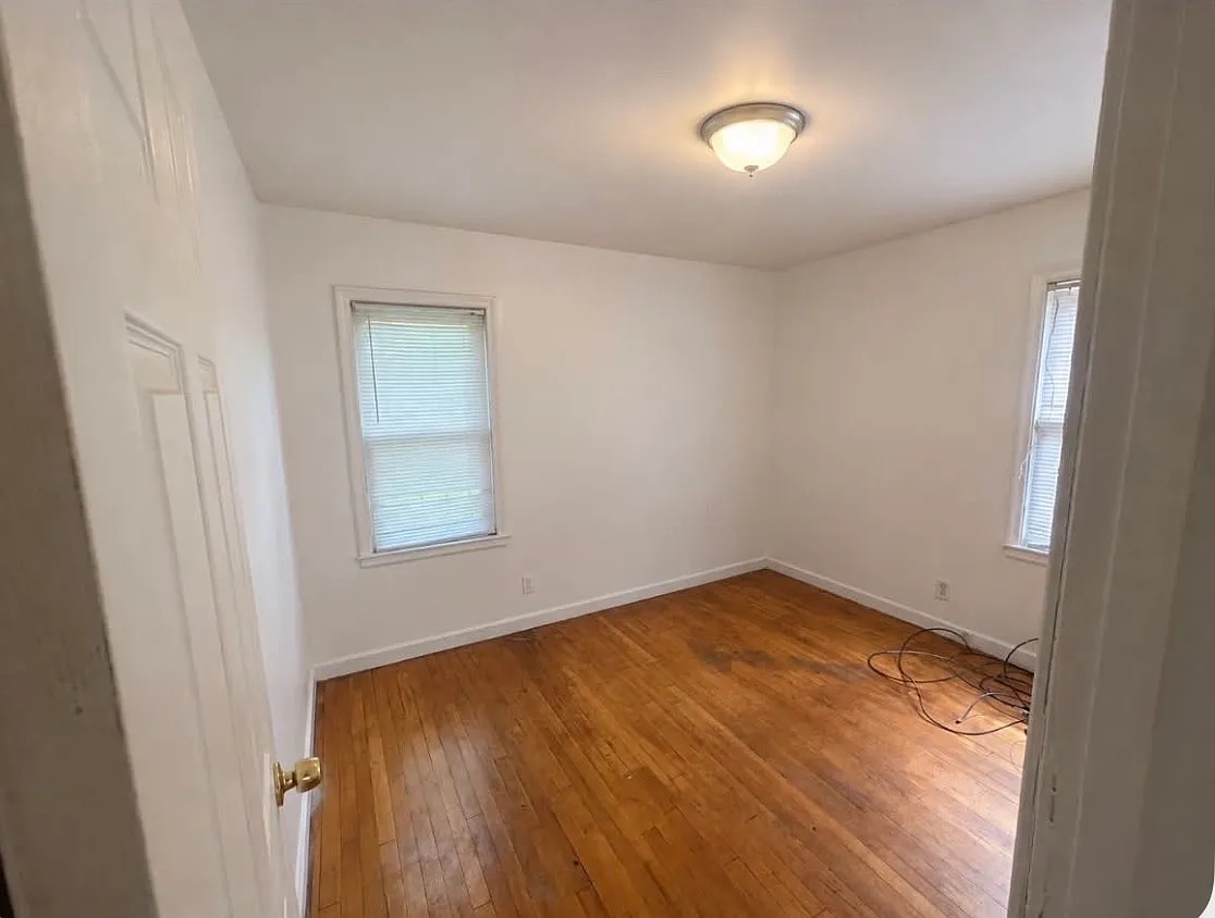 3 bed, 1350 sqft, $1,300 — Photo 2