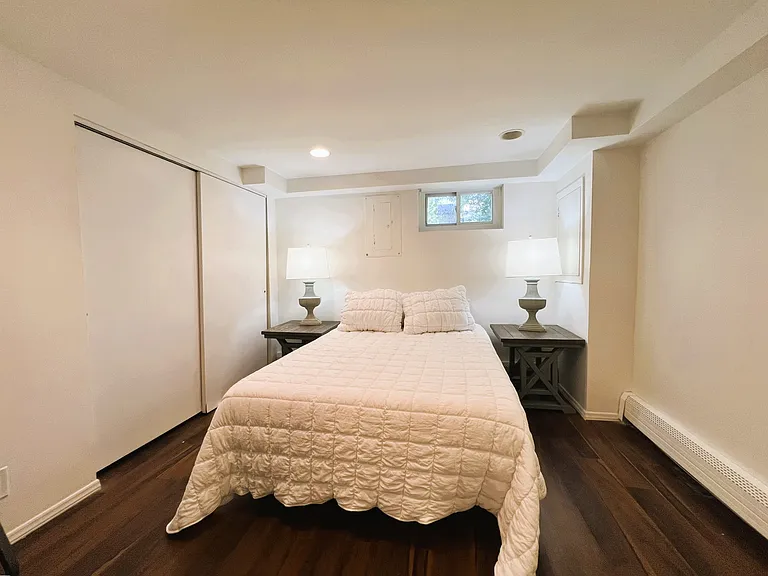 370 Macarthur Ave — Photo 25