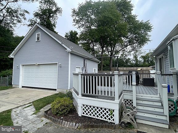 3rd image of 705 Baylor Rd