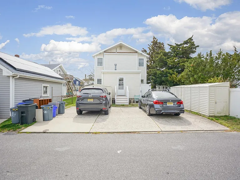 1248 Bay Ave — Photo 32