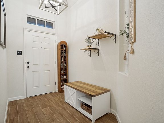4th image of 2221 Jocelyn Way