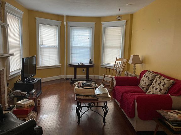 4th image of 84 Jewett Ave