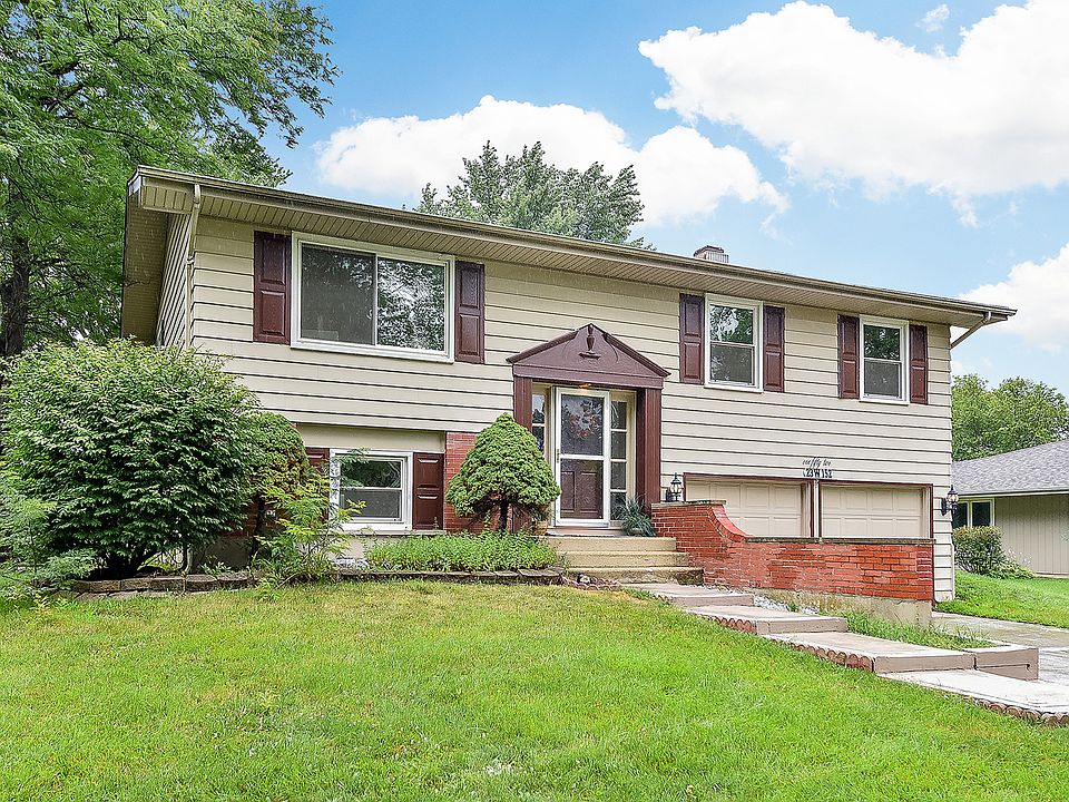 1st image of 23W152 Sherbrooke Ln