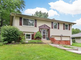 23W152 Sherbrooke Ln, Glen Ellyn, IL 60137