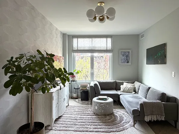 101 E 2nd St #5D, New York, NY 10009