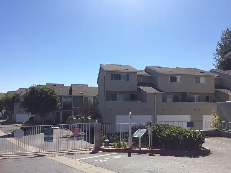 Mills Terrace — Photo 21