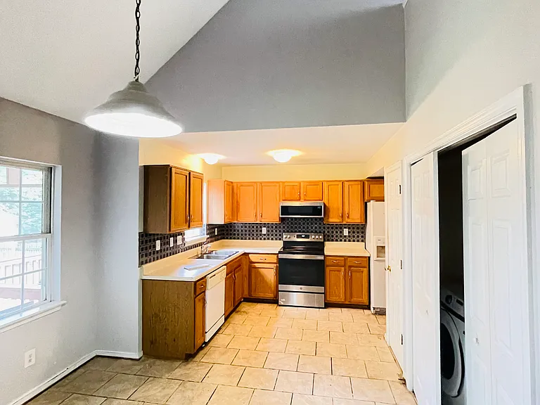 9724 Willow Glen Ln — Photo 27