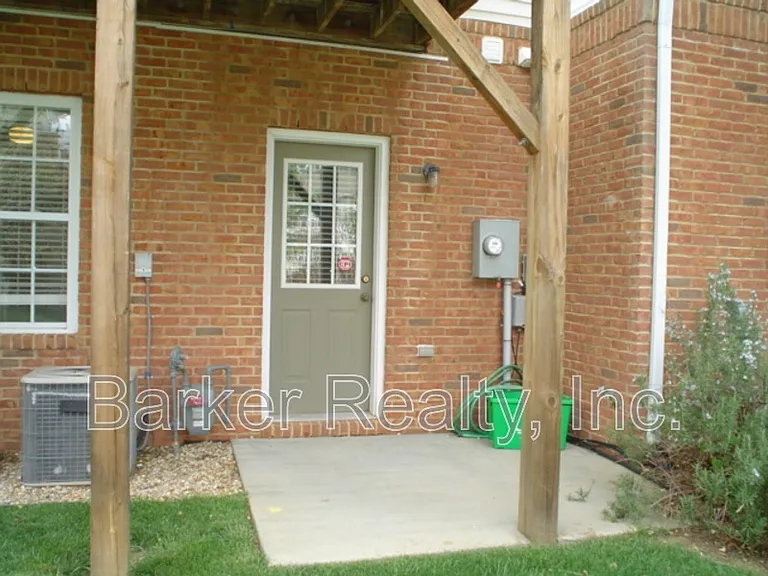 7100 Proctor Hill Dr — Photo 12