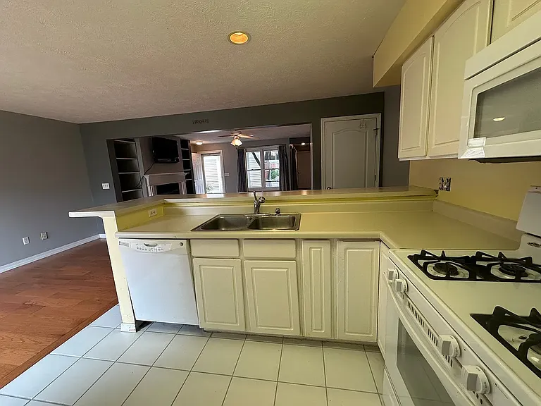 12 Yotzonot Dr — Photo 10