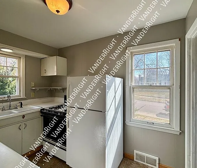 1901 W 26th St — Photo 6