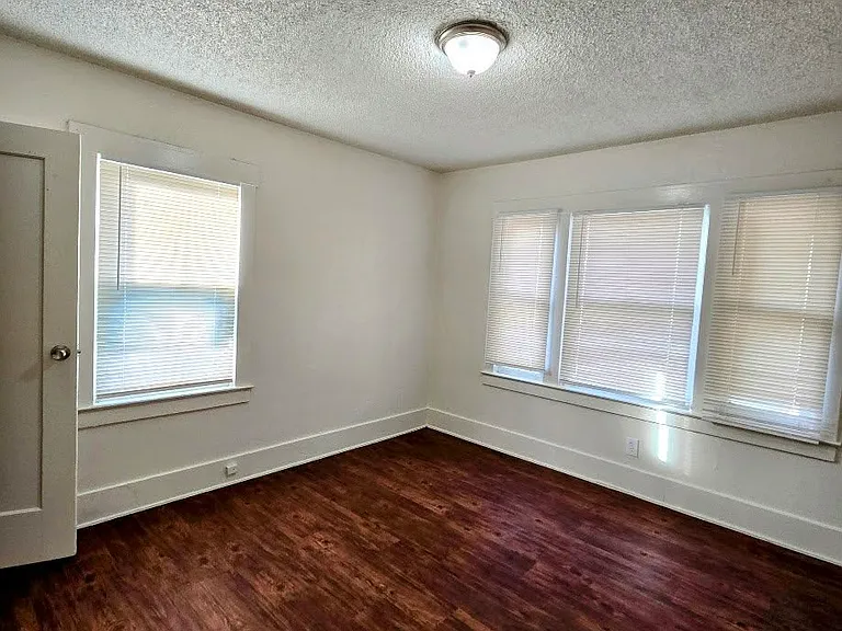 2424 E Hedges Ave — Photo 8