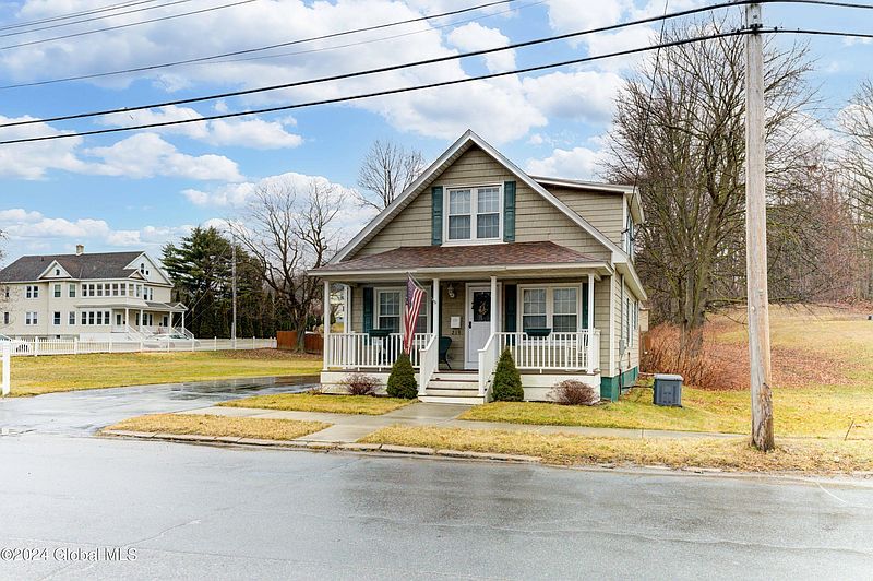 3rd image of 219 Forest Avenue