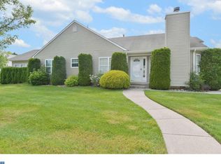 511 Virgin Island Dr, Williamstown, NJ 08094