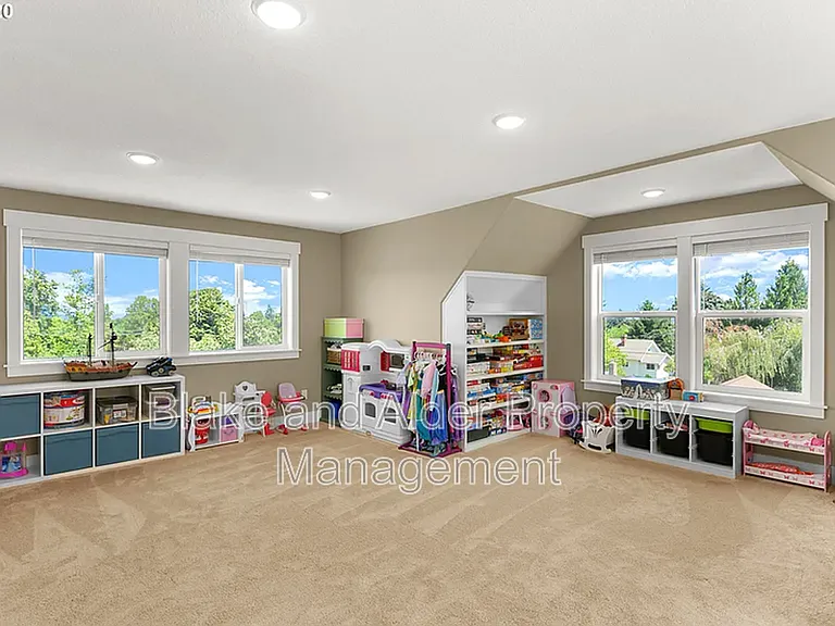 3938 NE 66th Ave — Photo 4