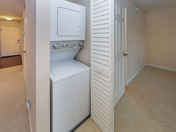 5th image of 5515 Canoga Ave APT 304