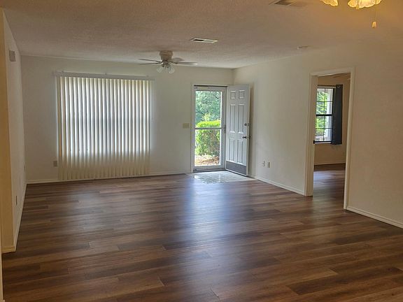 3rd image of 4 Oak Knoll Ln #8160