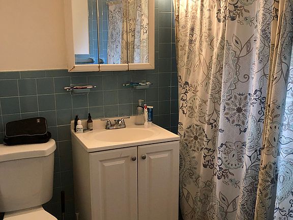 5th image of 25 E Broad St APT 2