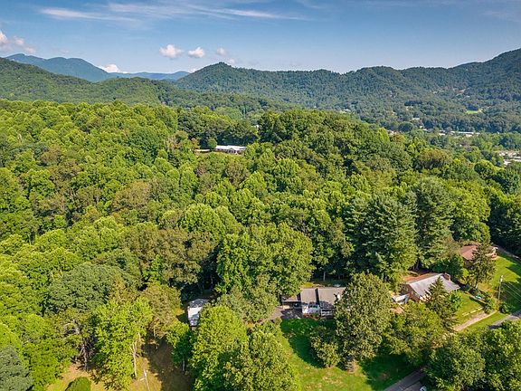 4th image of 45 Apple Blossom Ln