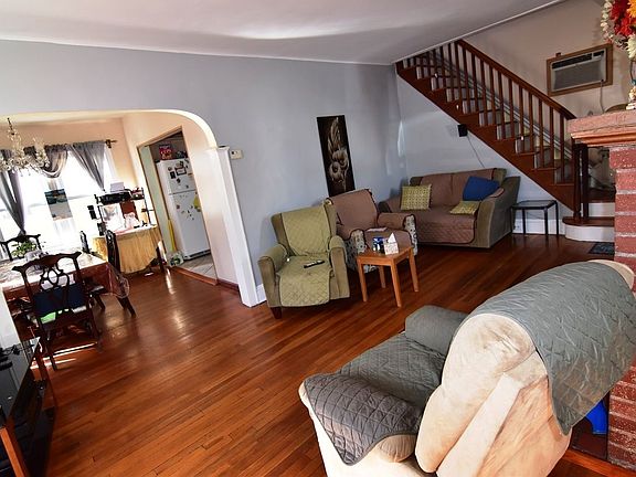 5th image of 9236 Vanderveer St