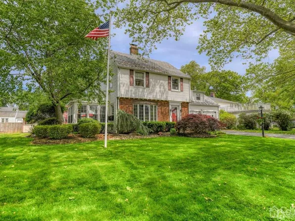 21 Highland Dr, Milltown, NJ 08850