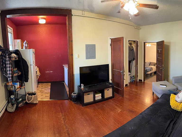 144 3rd Ave S #4 — Photo 1