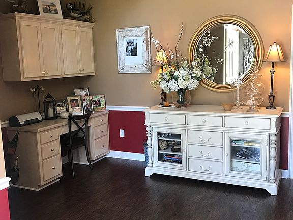 3rd image of 854 Evergreen Cir