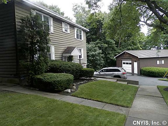 2nd image of 218 Sherwood Ave