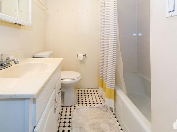 5th image of 603 W Stratford Pl #Ga1st