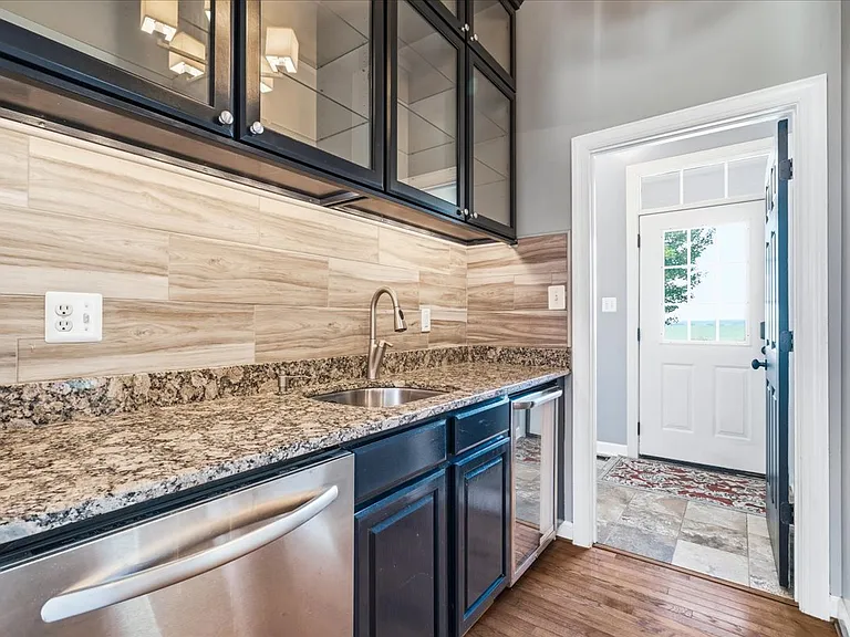 Wet bar off the kitchen