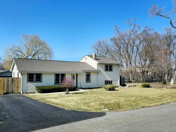 33206 N Sunset Ave, Grayslake, IL 60030
