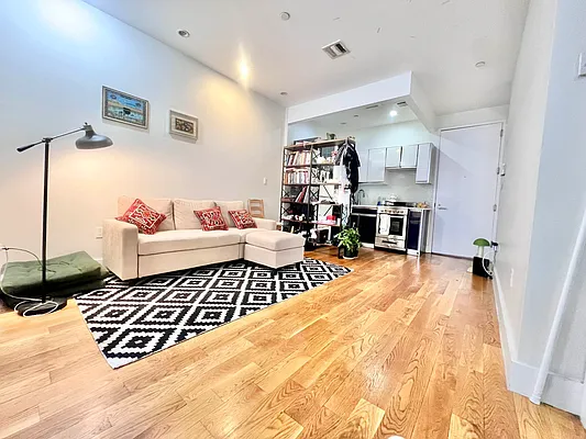 Rented by ERNY LLC | media 2