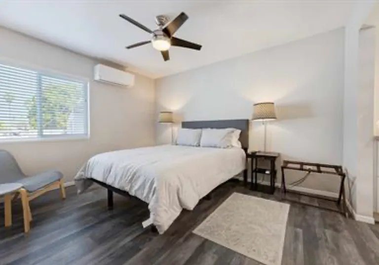 4921 Long Branch Ave — Photo 2