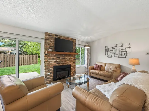 9601 Lonsdale Cir, Minnetonka, MN 55305