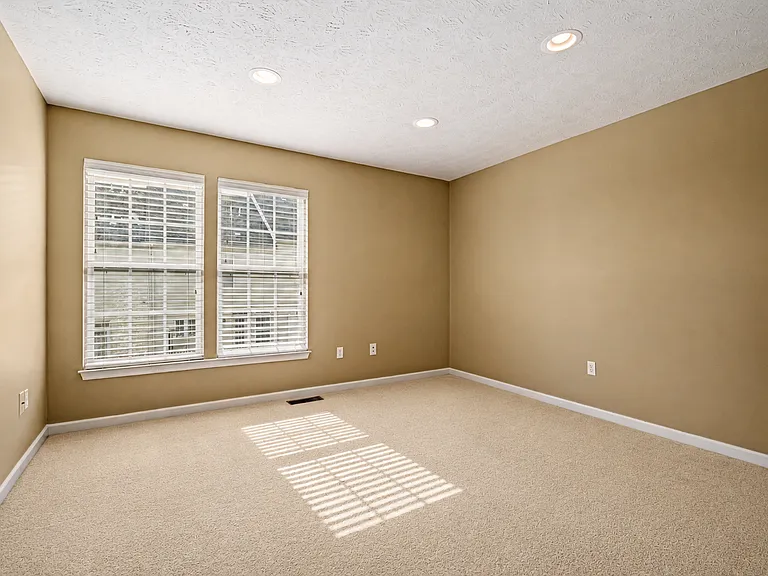 208 Village Pl — Photo 25