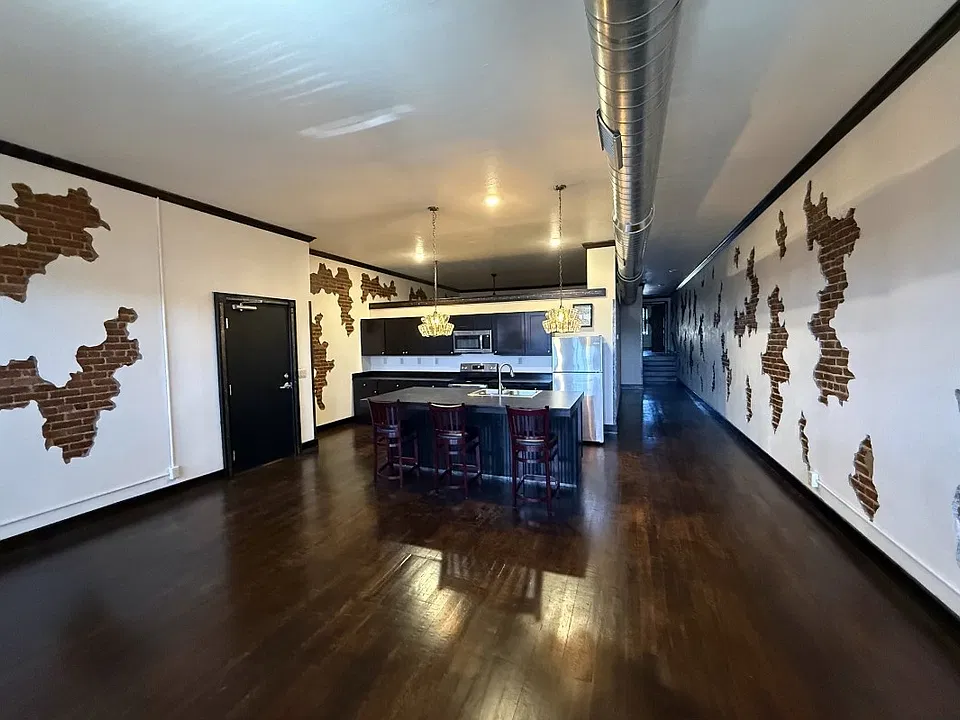 8 E Main St #201