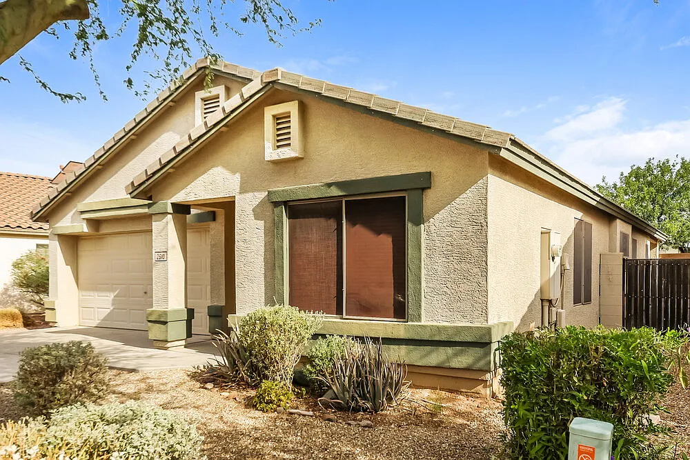 3 bed, 2.0 bath, 1522 sqft, $2,255 — Photo 3