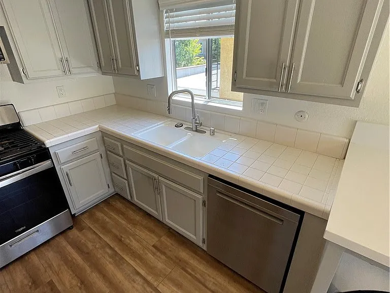 303 S Violet Ave #J — Photo 11