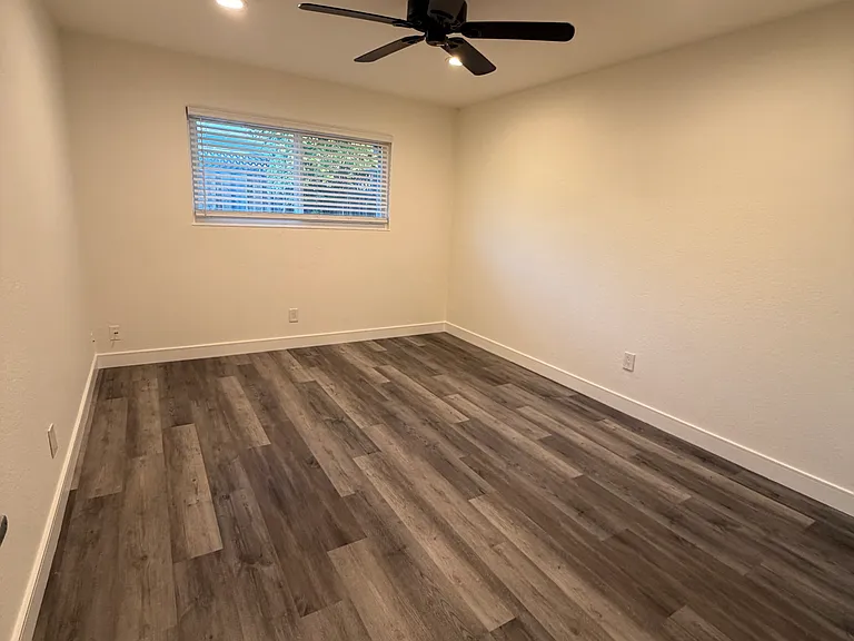 2218 Harrison St — Photo 11